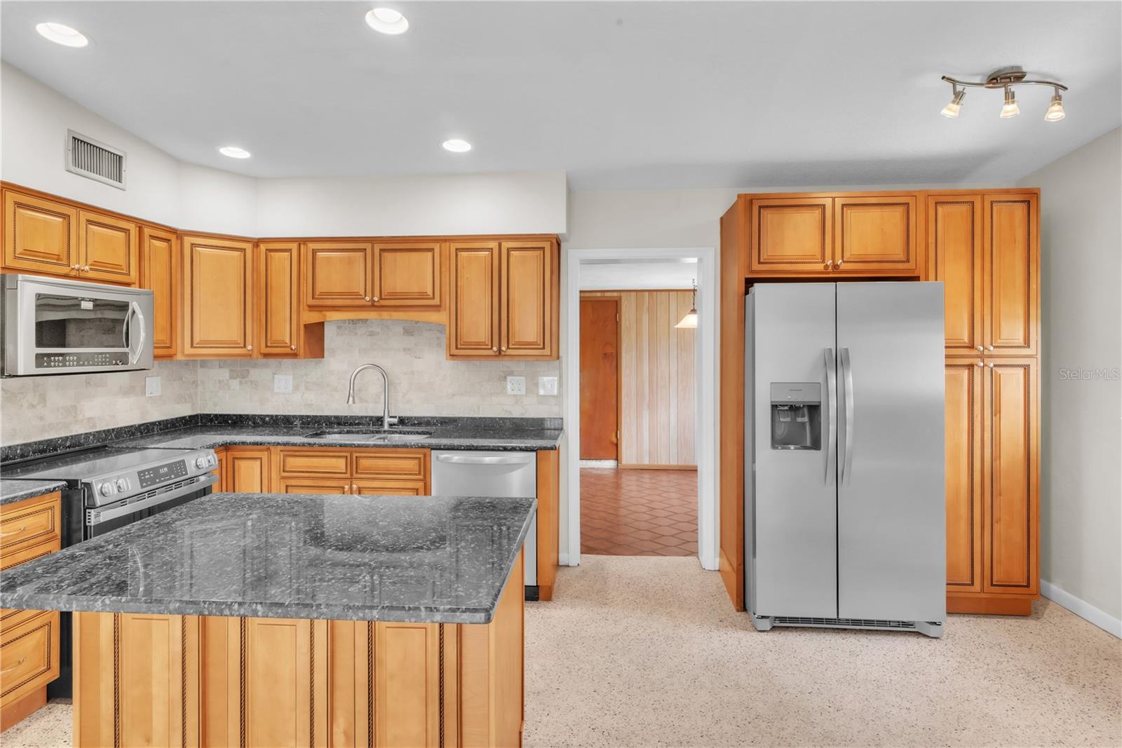 Image 4 of 28 For 6242 56th Avenue N