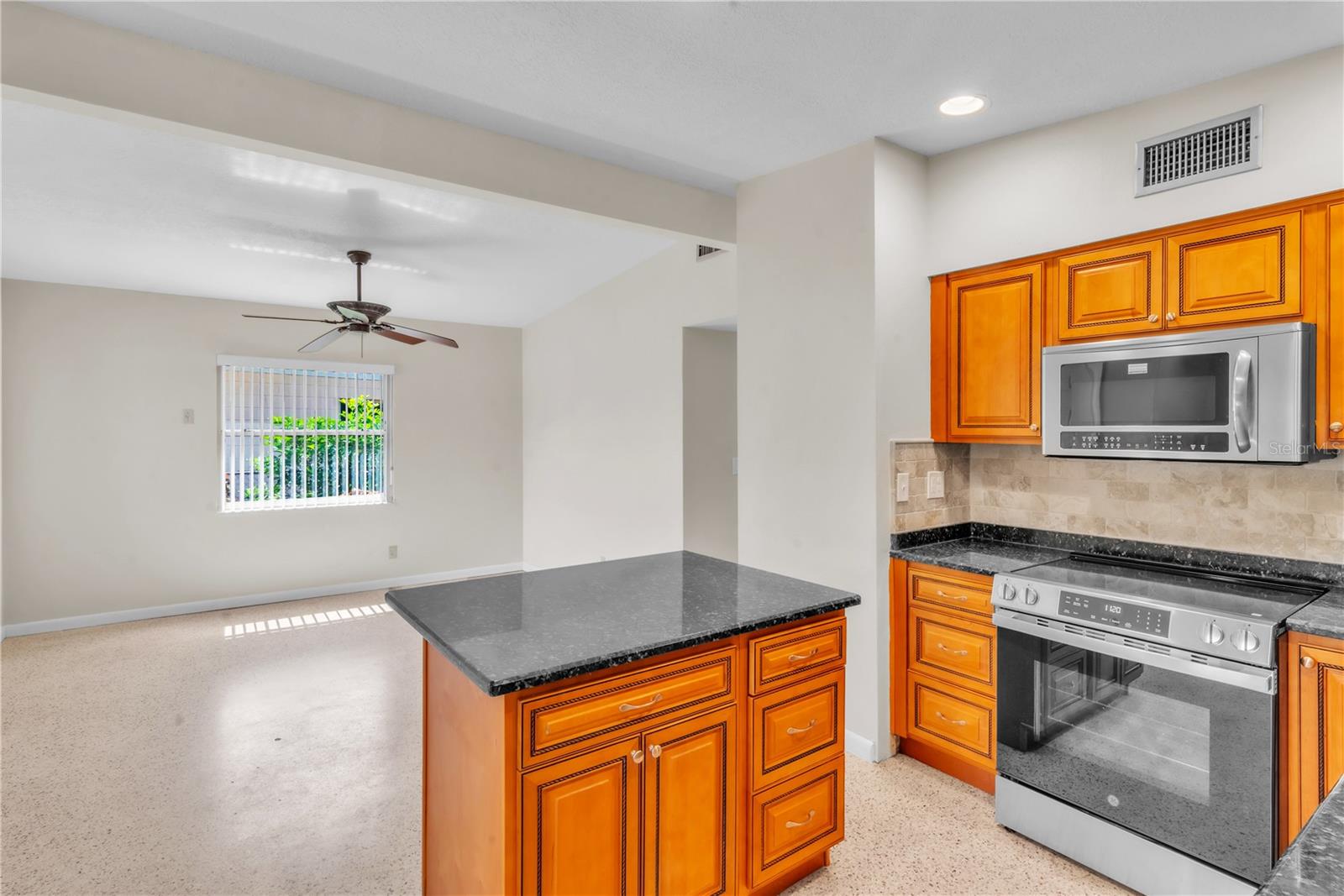 Image 9 of 28 For 6242 56th Avenue N