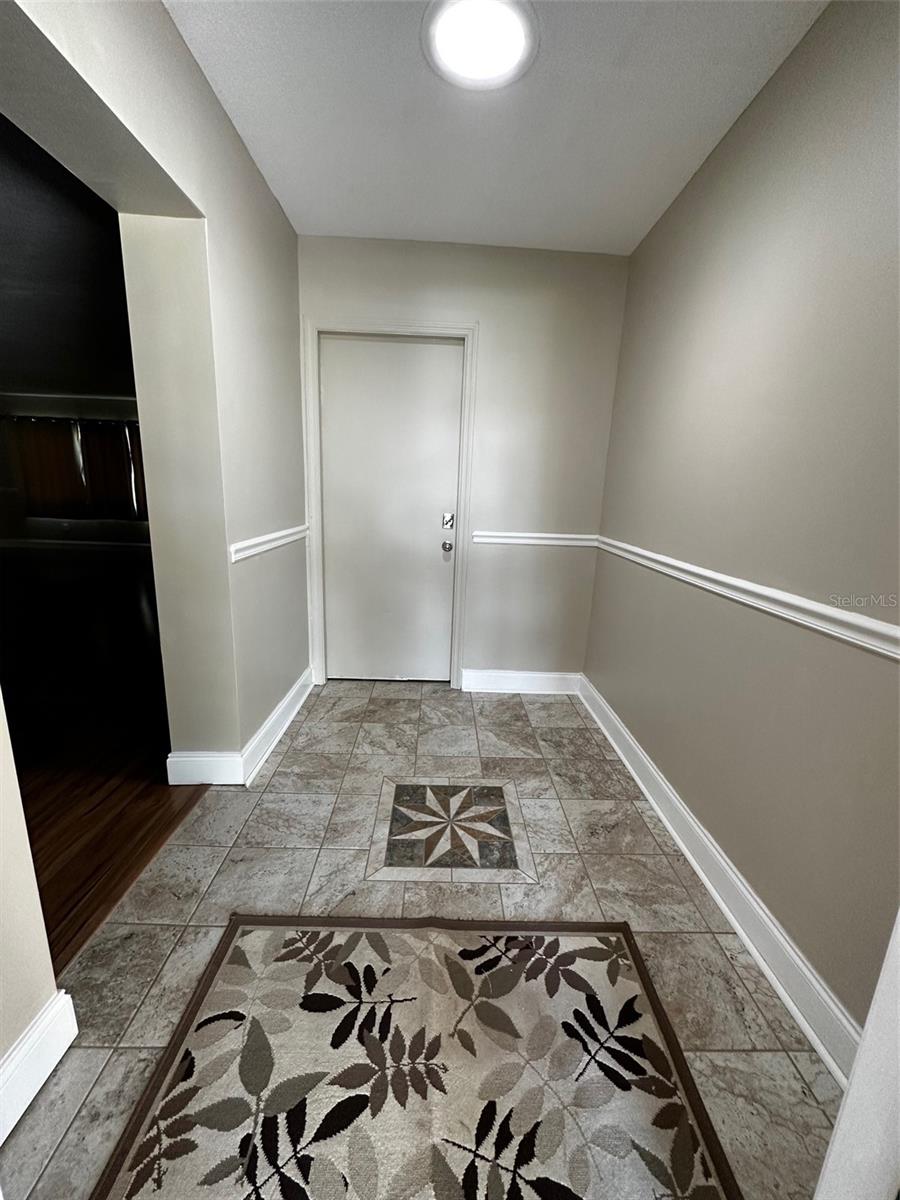 Image 3 of 12 For 405 Gladstone Place 0