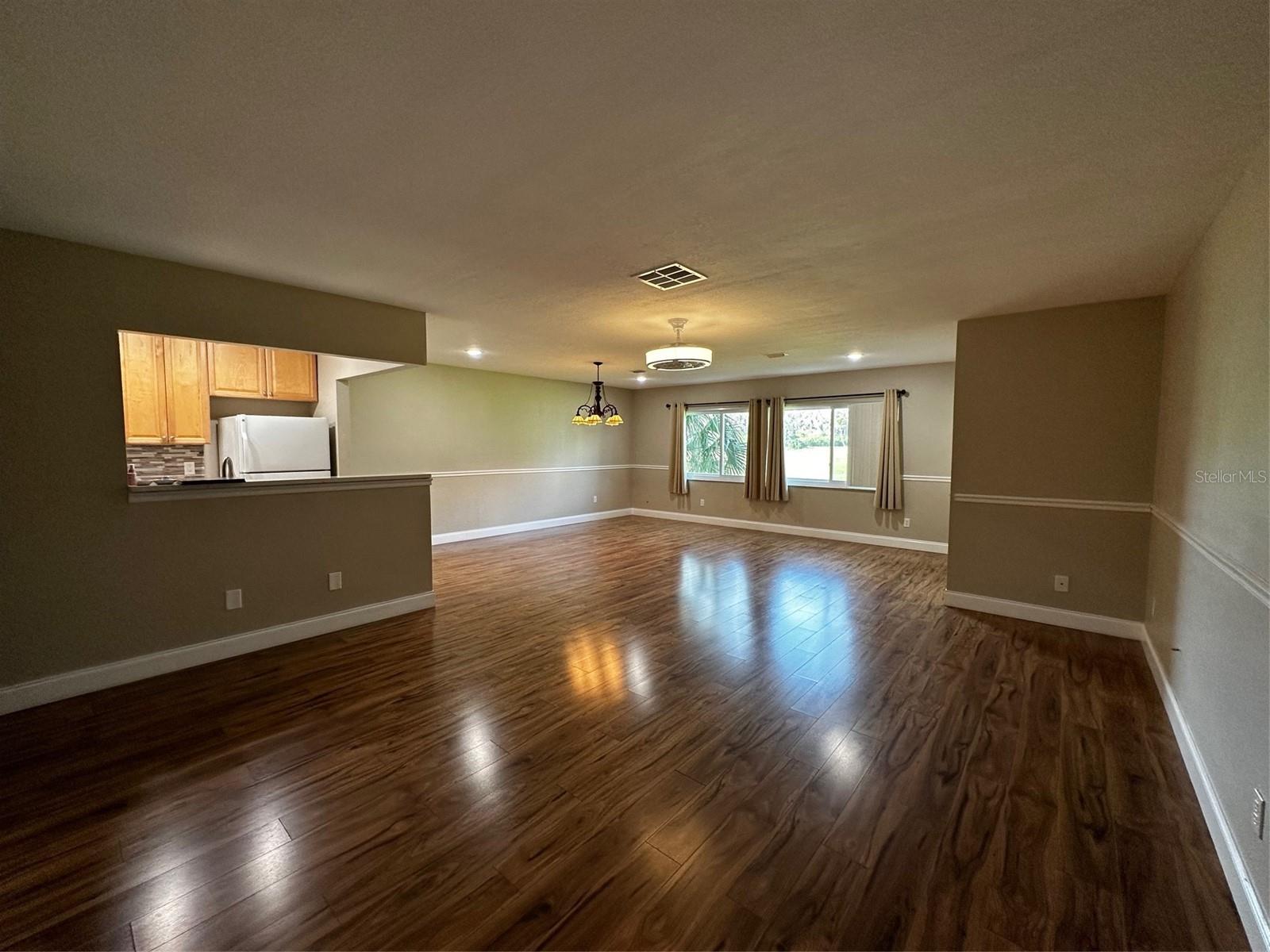 Image 4 of 12 For 405 Gladstone Place 0