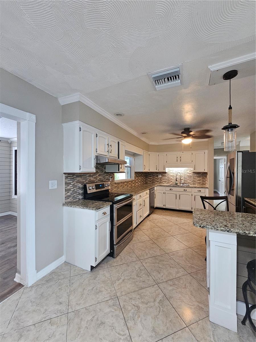 Image 11 of 24 For 4943 Lake Charles Drive N