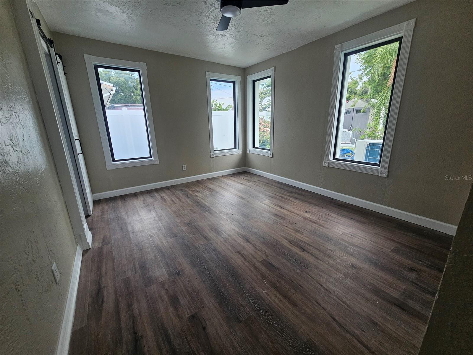 Image 14 of 24 For 4943 Lake Charles Drive N