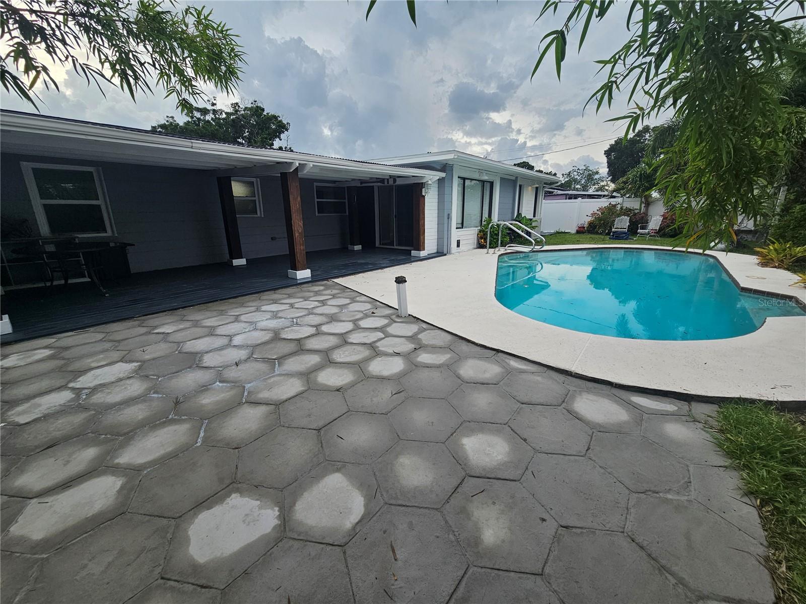 Image 20 of 24 For 4943 Lake Charles Drive N