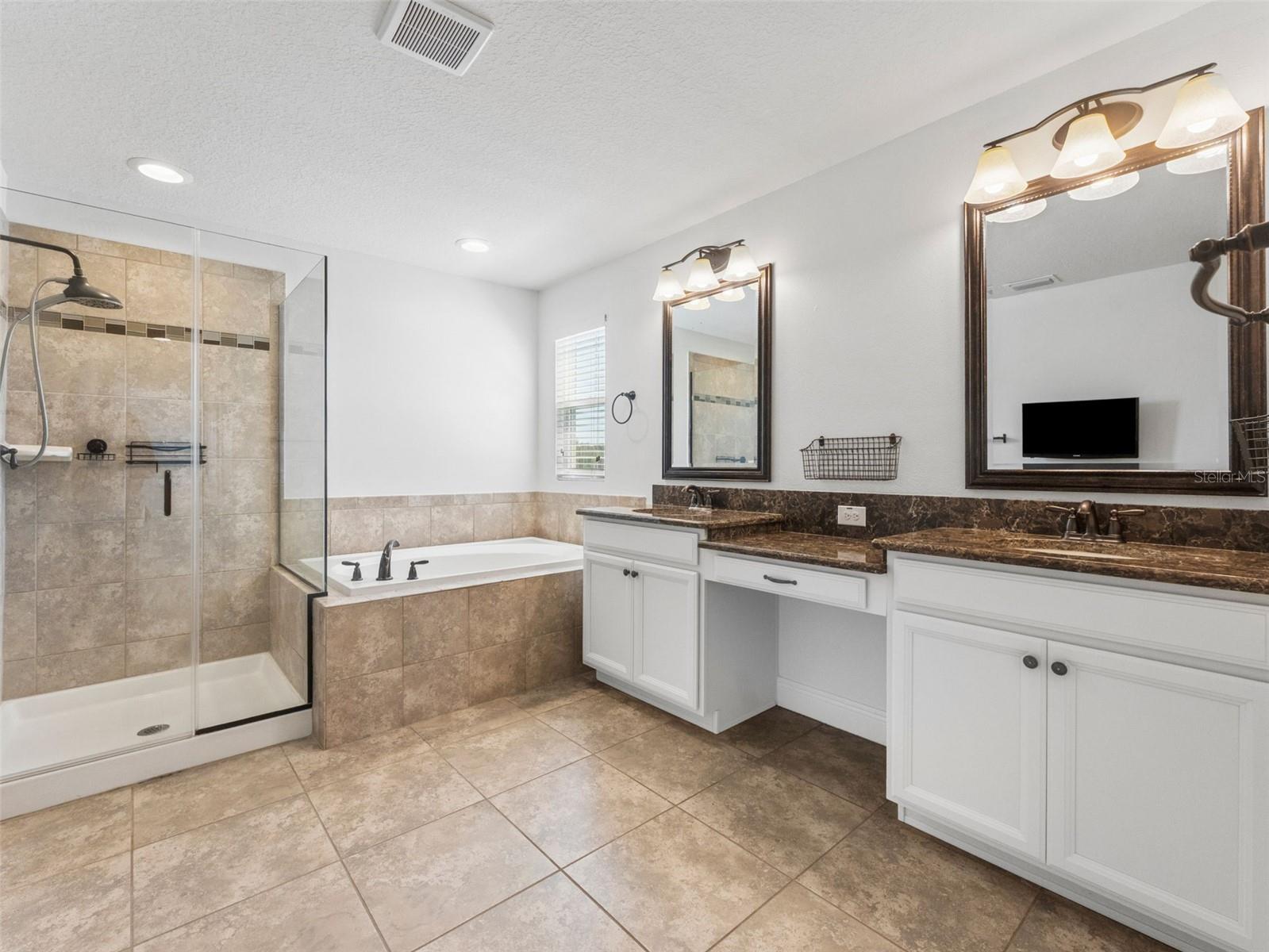 Image 4 of 50 For 18844 Ulmus Street