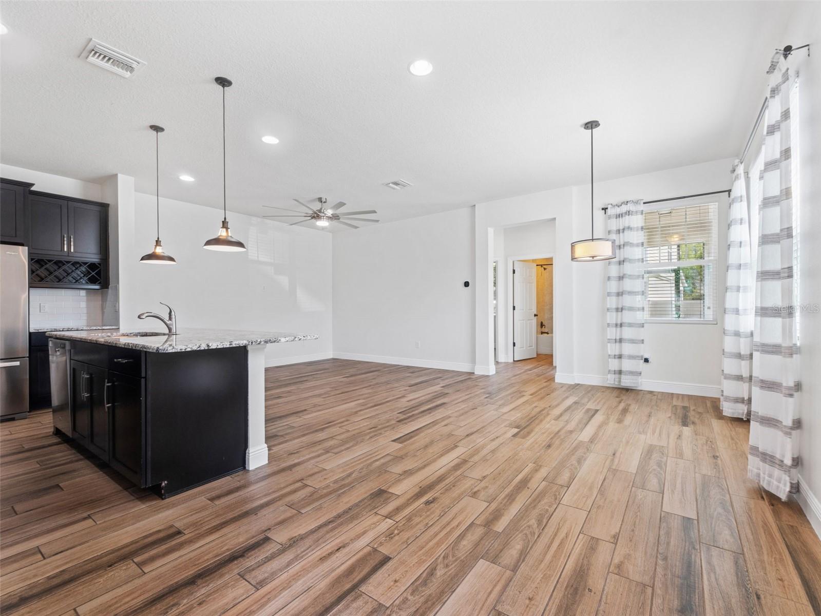 Image 9 of 50 For 18844 Ulmus Street
