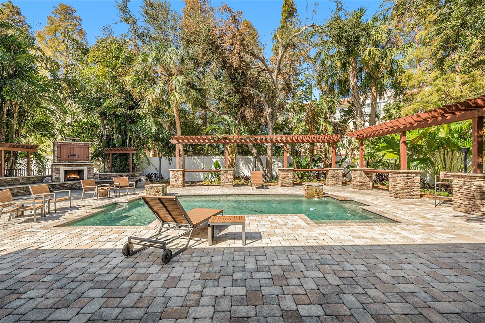 Image 18 of 39 For 5701 Macdill Avenue