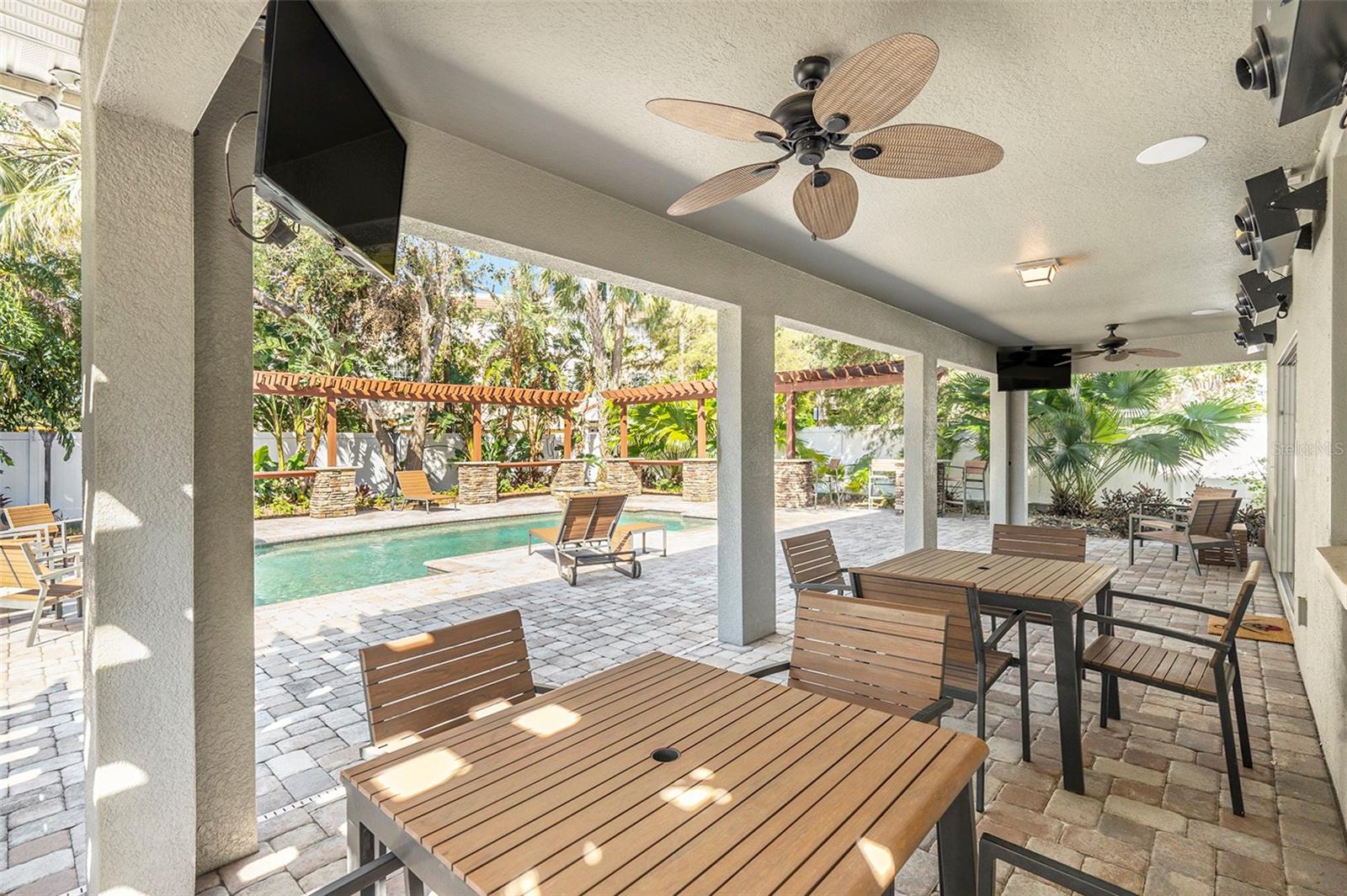 Image 19 of 39 For 5701 Macdill Avenue