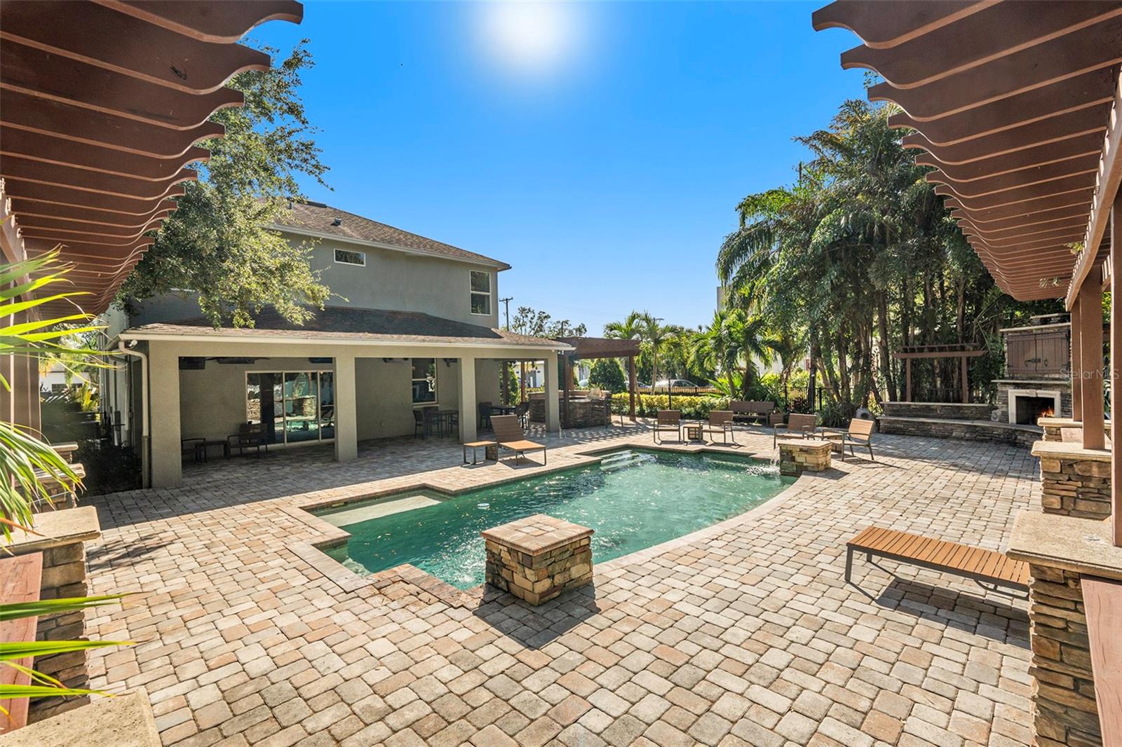 Image 20 of 39 For 5701 Macdill Avenue