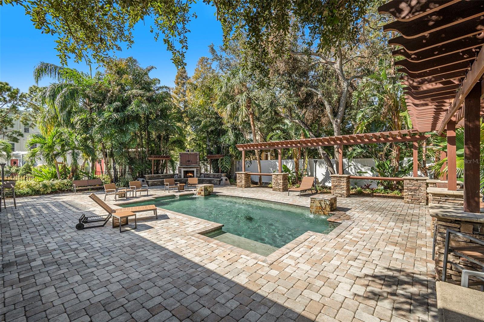 Image 3 of 39 For 5701 Macdill Avenue