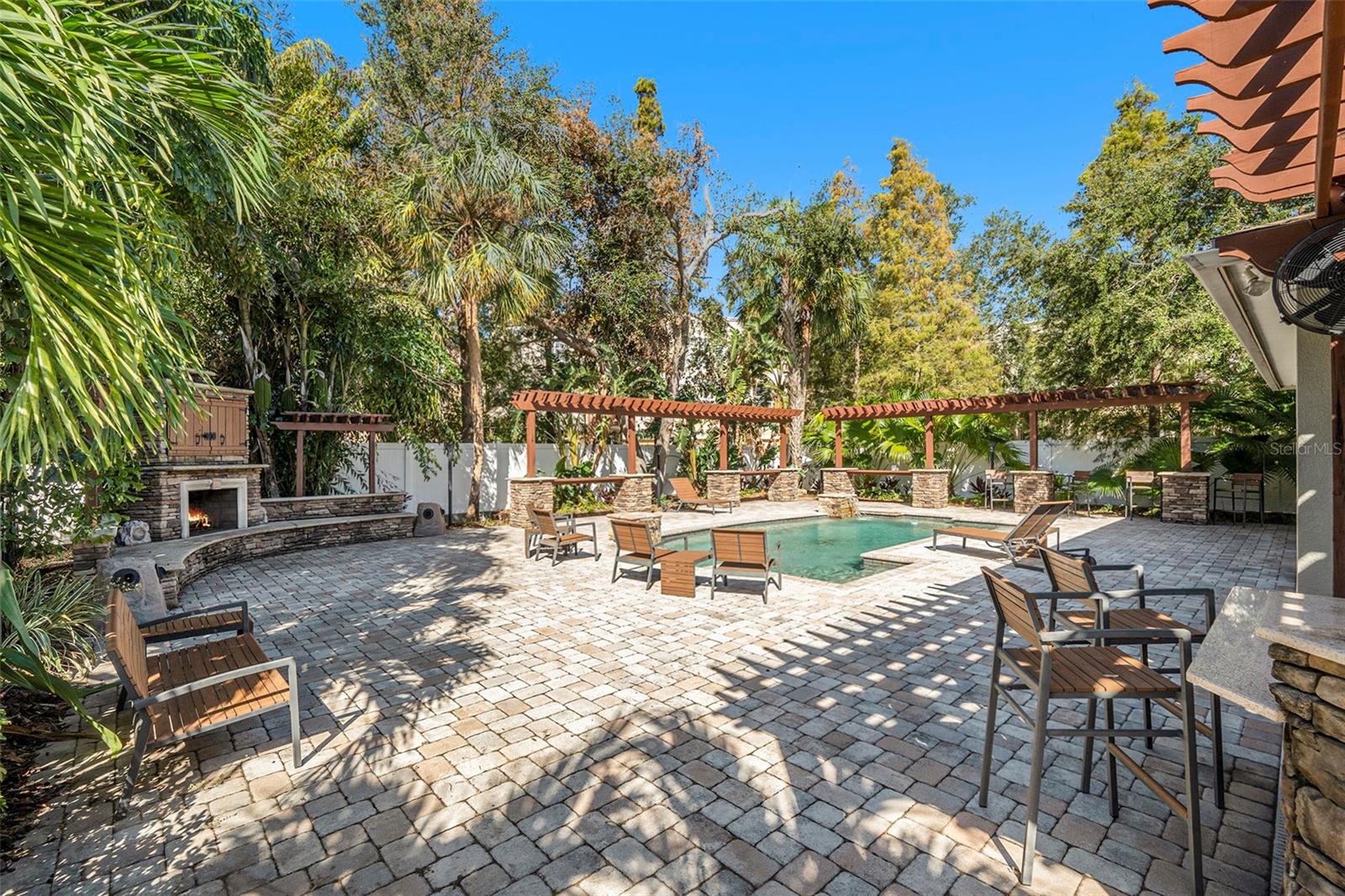 Image 4 of 39 For 5701 Macdill Avenue