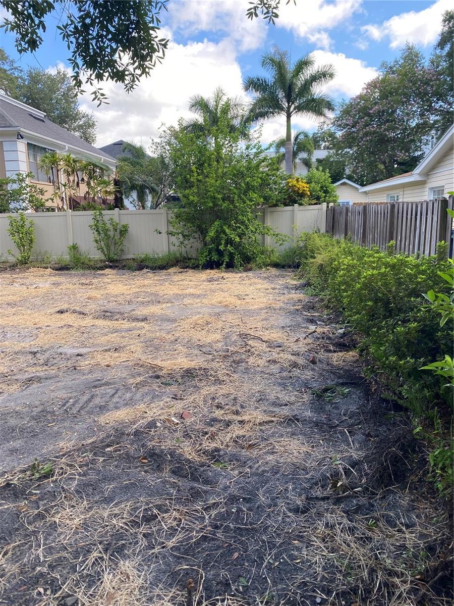 Image 2 of 3 For 2310 Hesperides Street