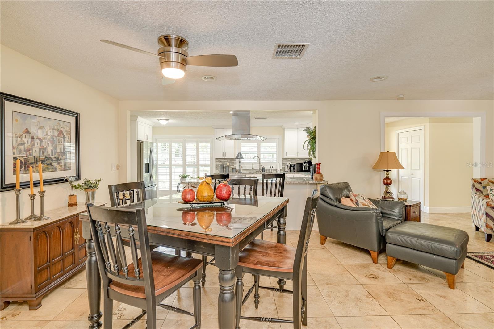 Listing photo id 8 for 1954 Arvis Circle W