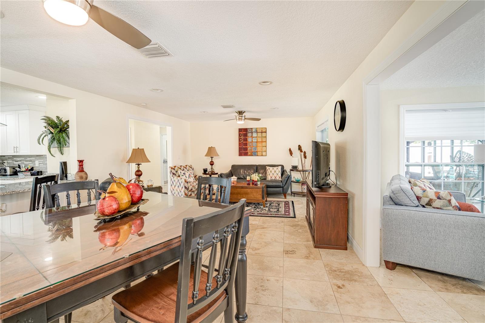 Listing photo id 9 for 1954 Arvis Circle W