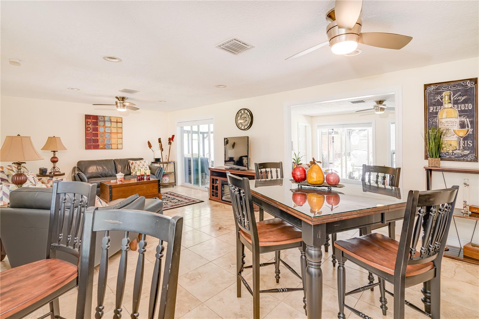 Listing photo id 10 for 1954 Arvis Circle W