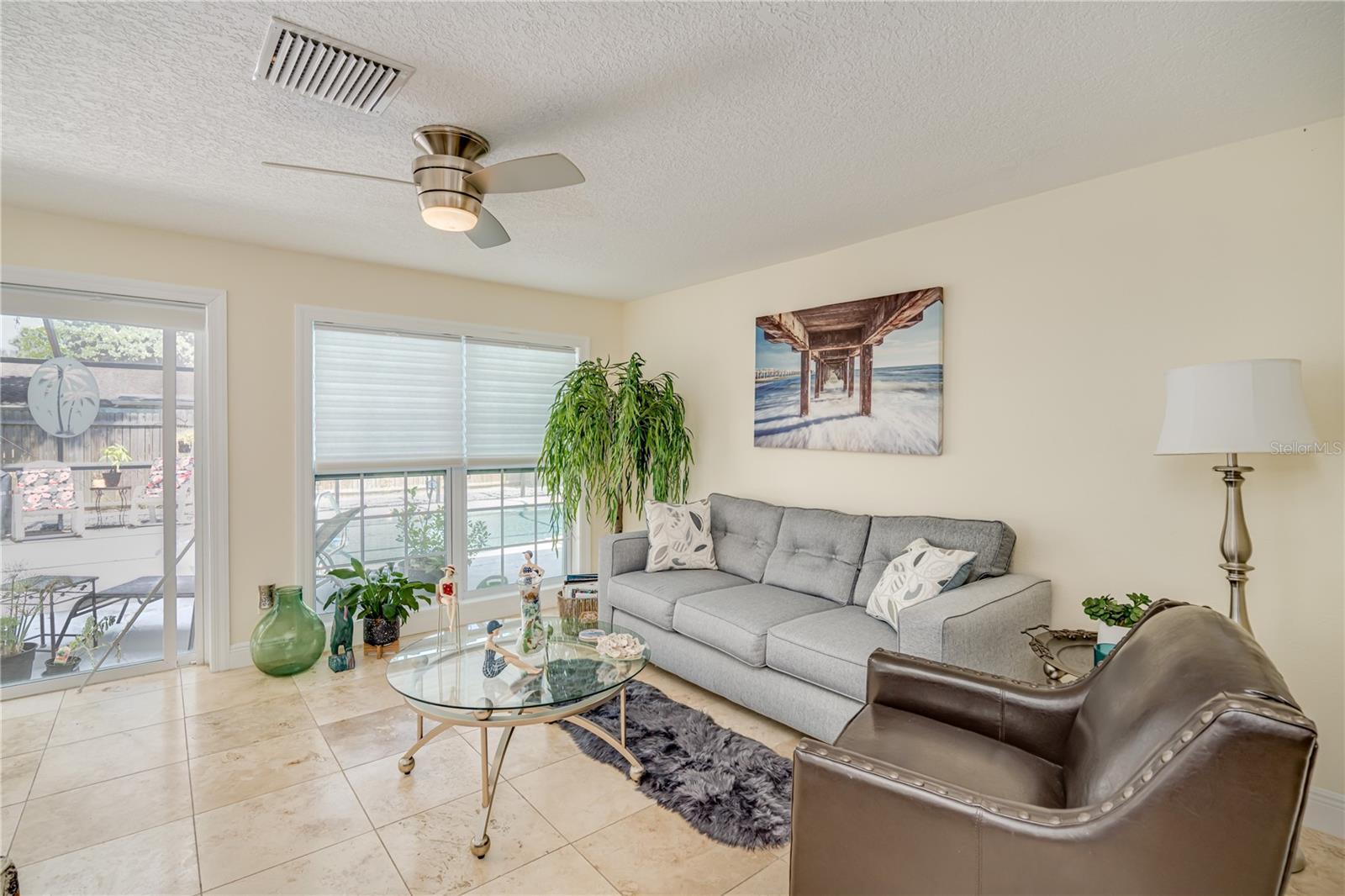 Listing photo id 11 for 1954 Arvis Circle W