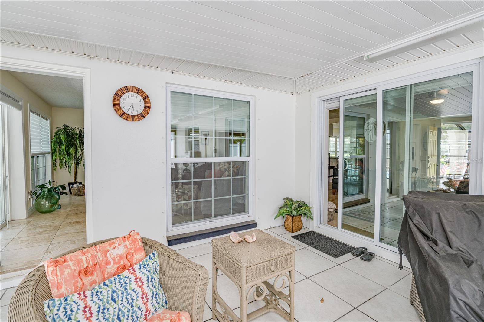 Listing photo id 15 for 1954 Arvis Circle W
