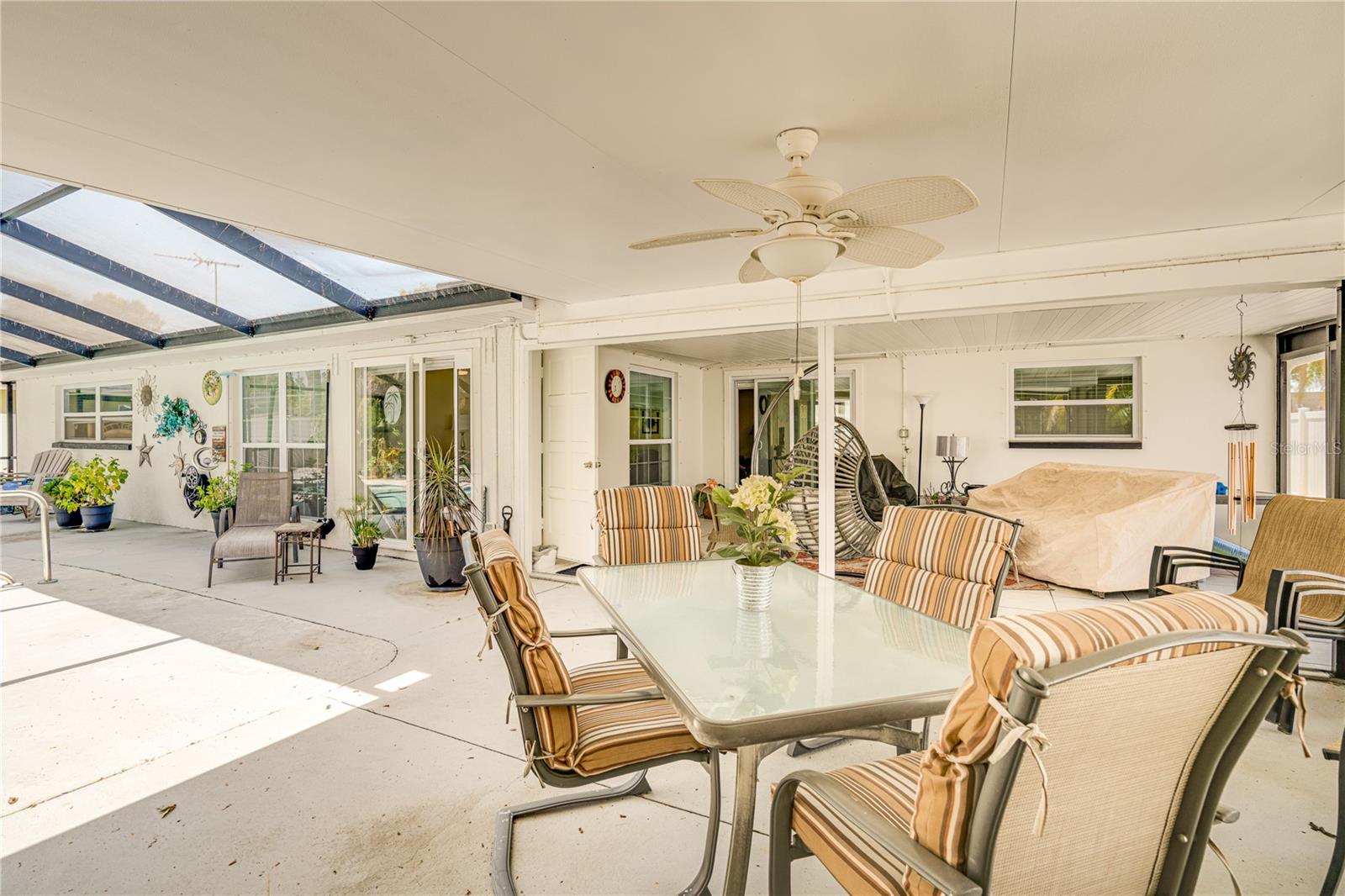 Listing photo id 18 for 1954 Arvis Circle W