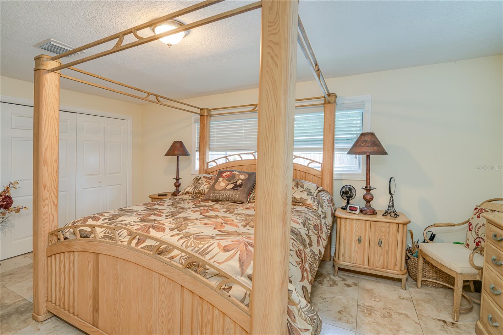 Listing photo id 22 for 1954 Arvis Circle W