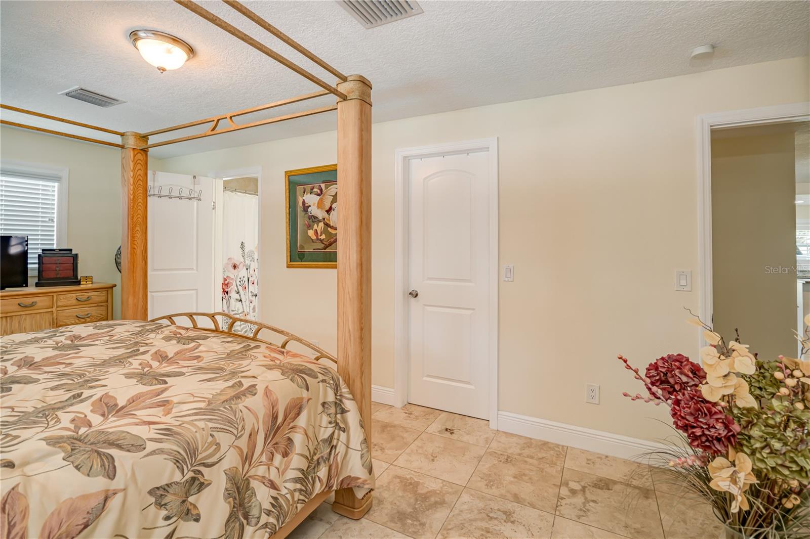 Listing photo id 23 for 1954 Arvis Circle W
