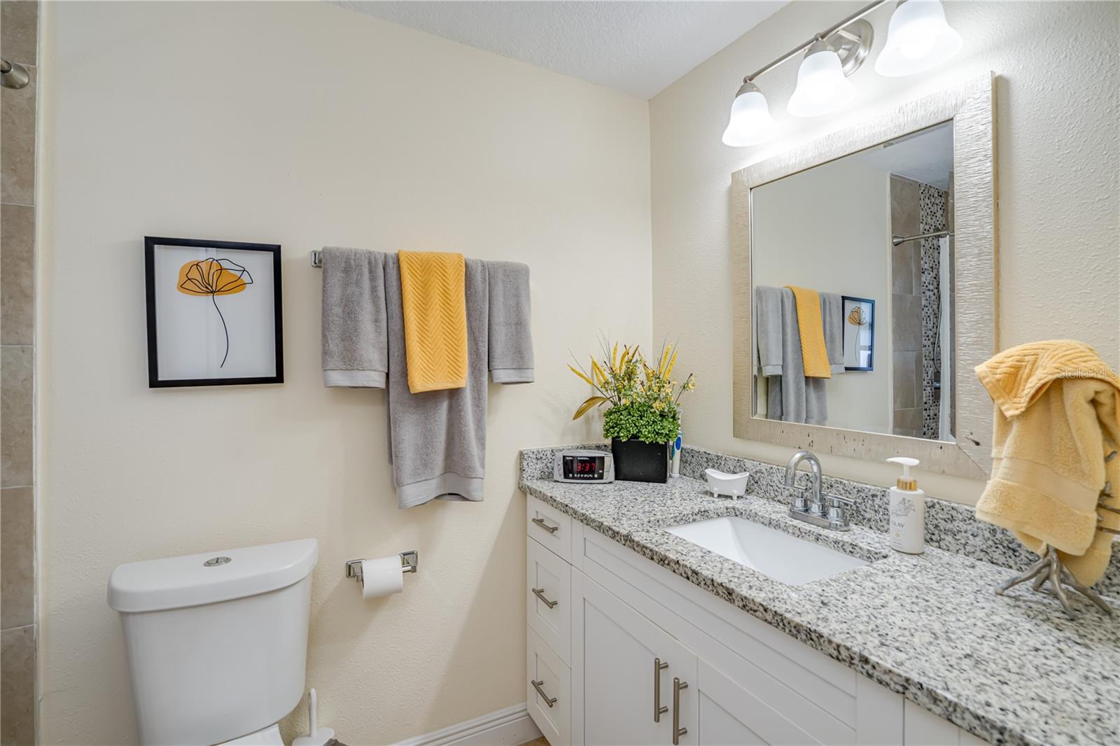 Listing photo id 24 for 1954 Arvis Circle W