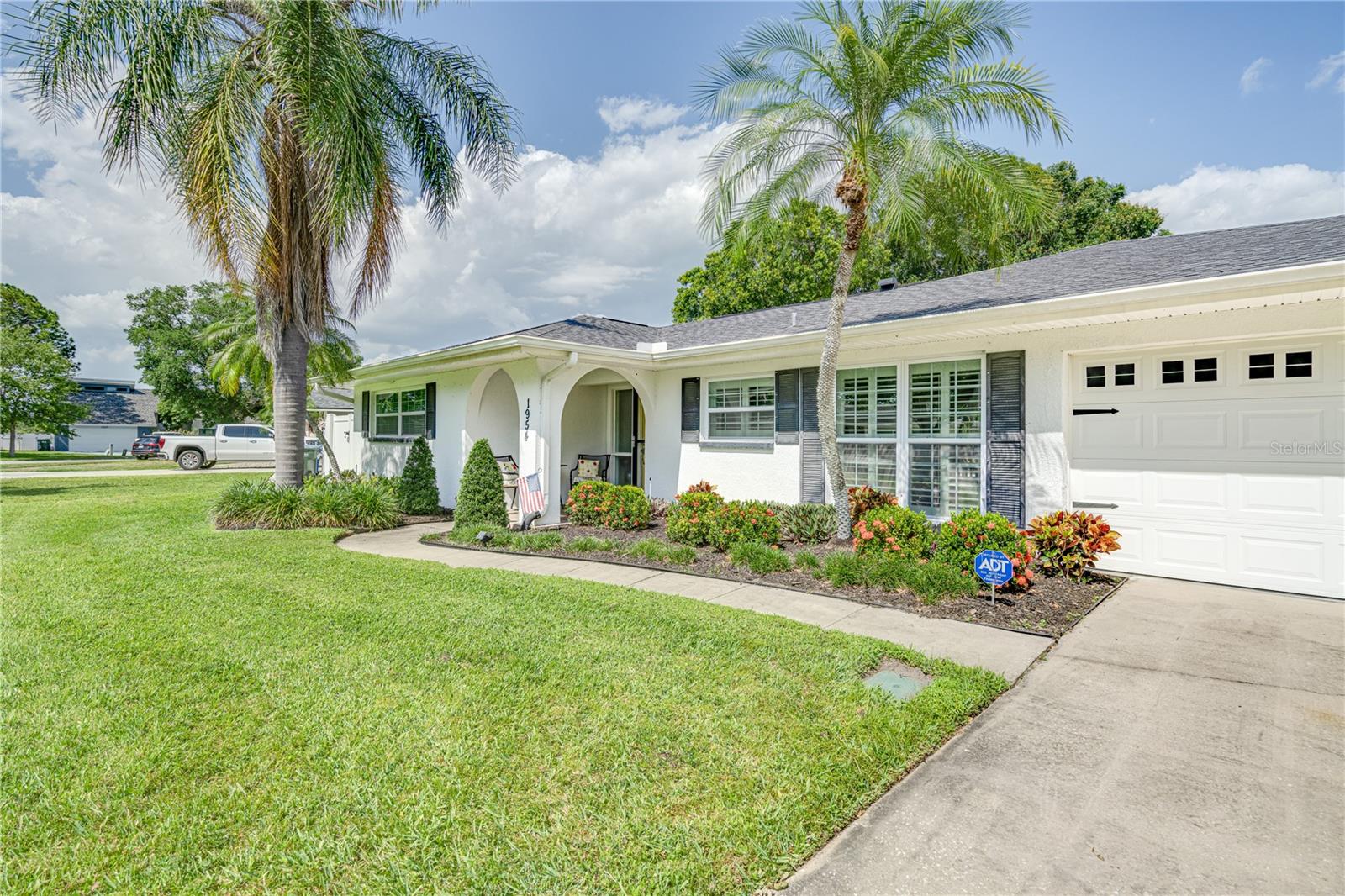 Listing photo id 1 for 1954 Arvis Circle W