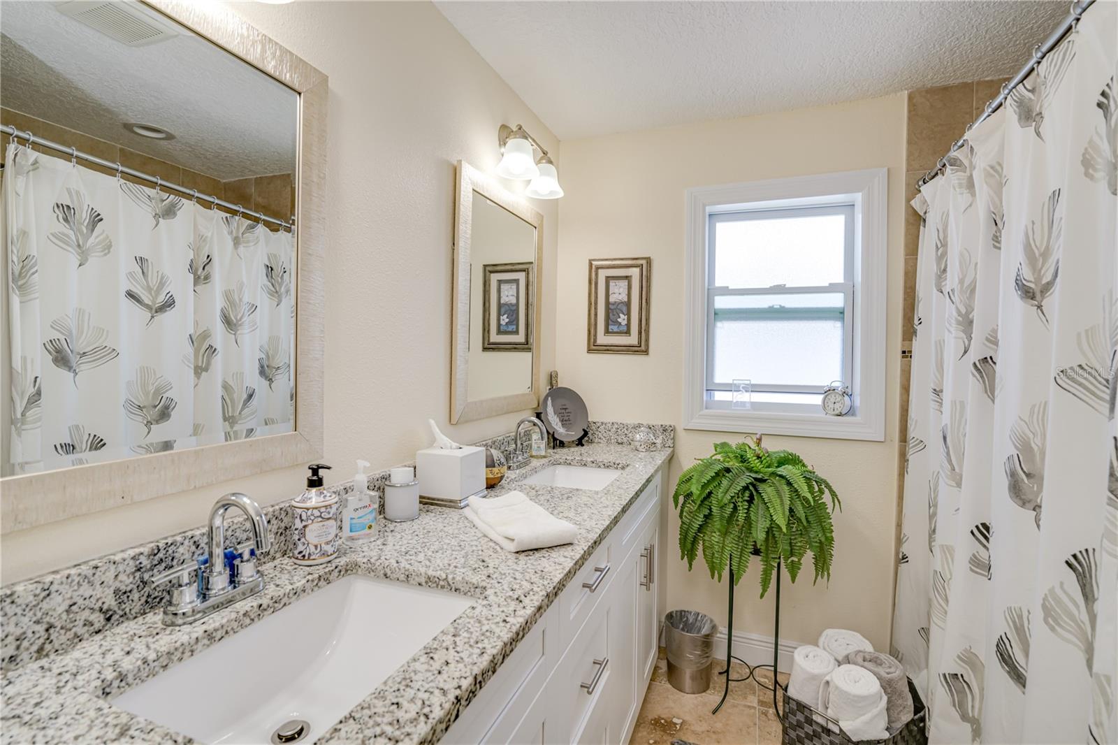 Listing photo id 30 for 1954 Arvis Circle W