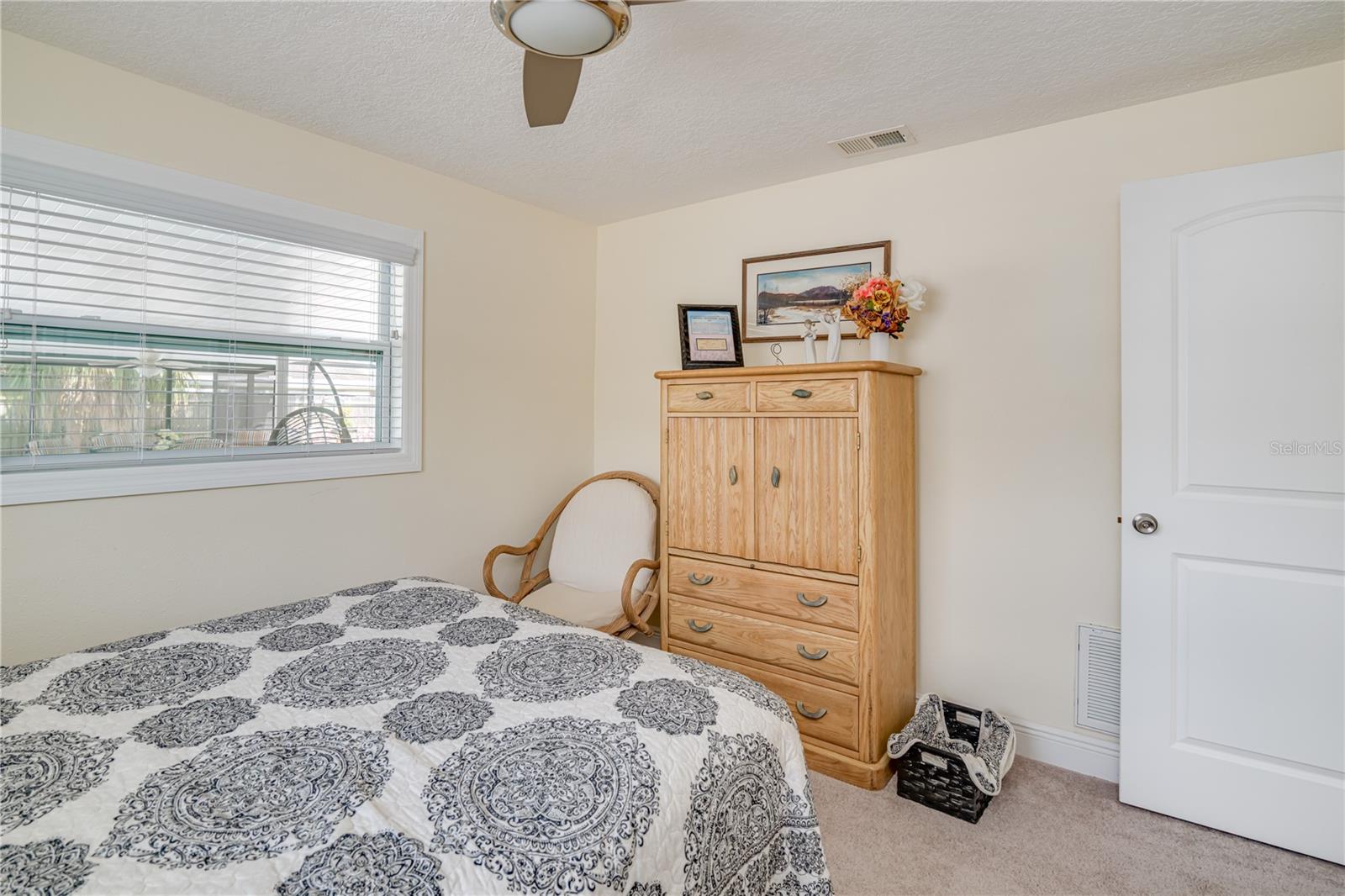 Listing photo id 32 for 1954 Arvis Circle W