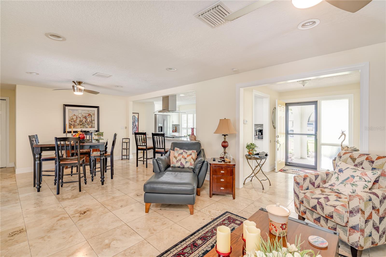 Listing photo id 3 for 1954 Arvis Circle W
