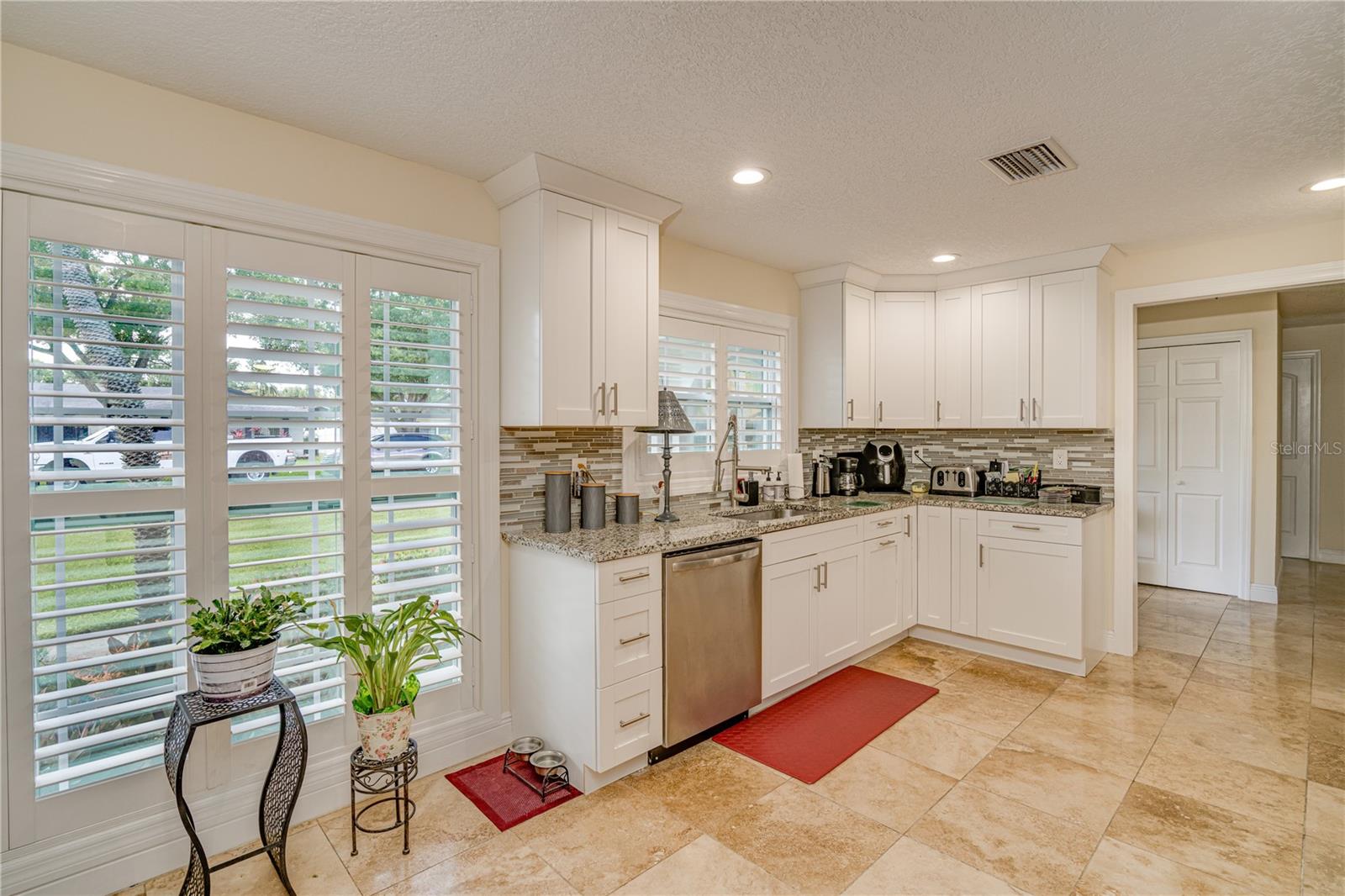 Listing photo id 5 for 1954 Arvis Circle W
