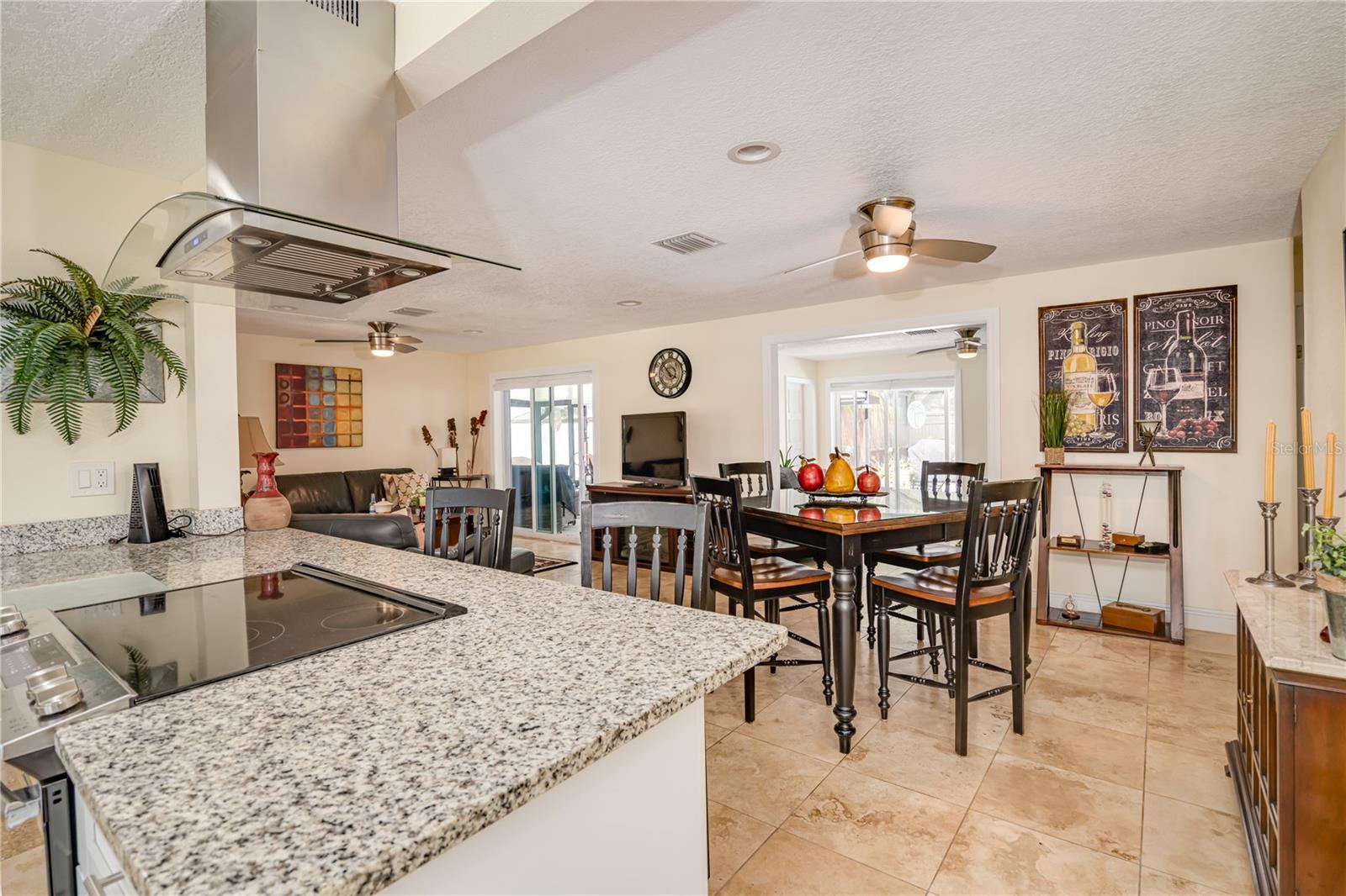 Listing photo id 7 for 1954 Arvis Circle W