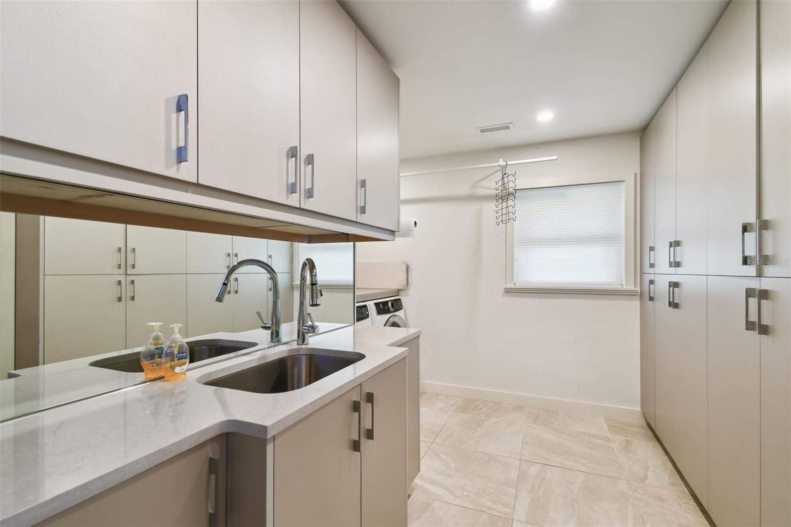 Listing photo id 14 for 4202 Saltwater Boulevard