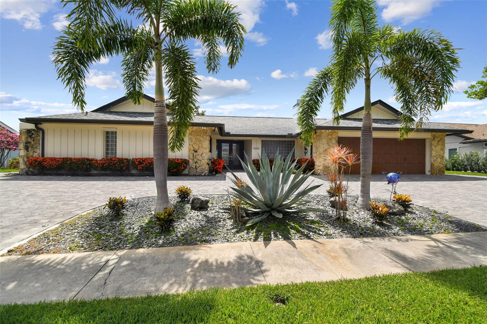 Listing photo id 0 for 4202 Saltwater Boulevard