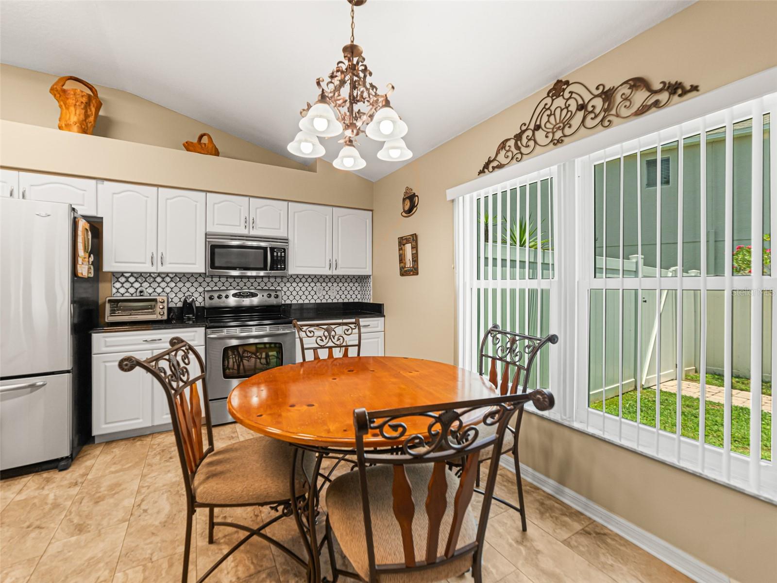 Listing photo id 9 for 9358 Hidden Water Circle