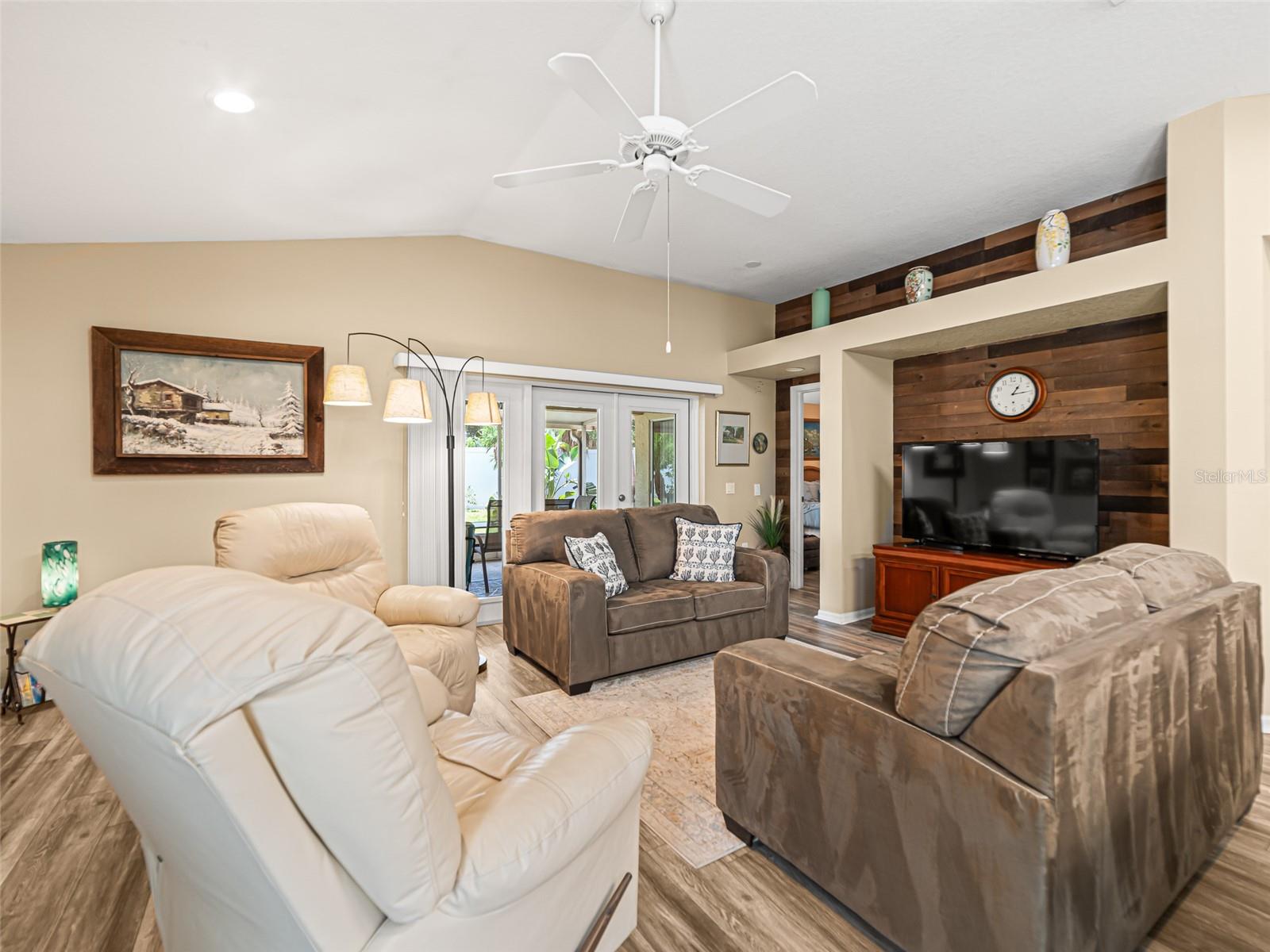 Listing photo id 14 for 9358 Hidden Water Circle