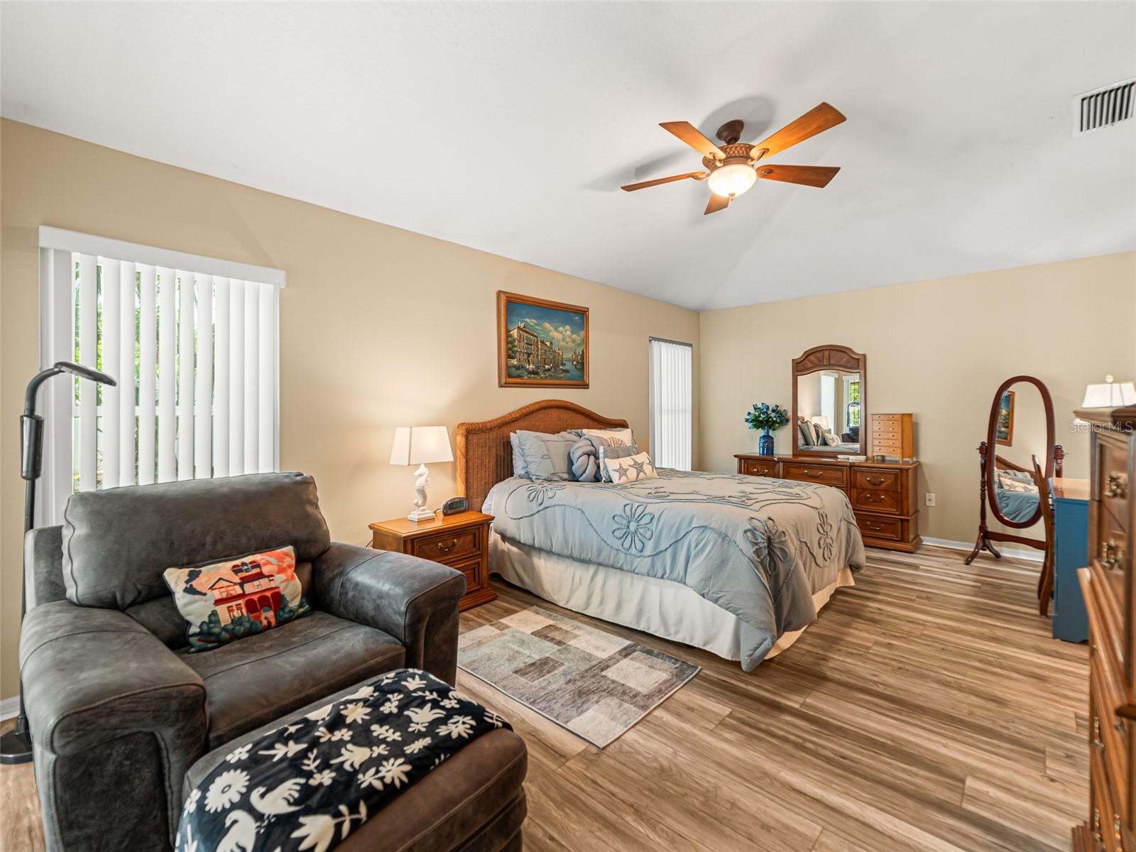 Listing photo id 15 for 9358 Hidden Water Circle
