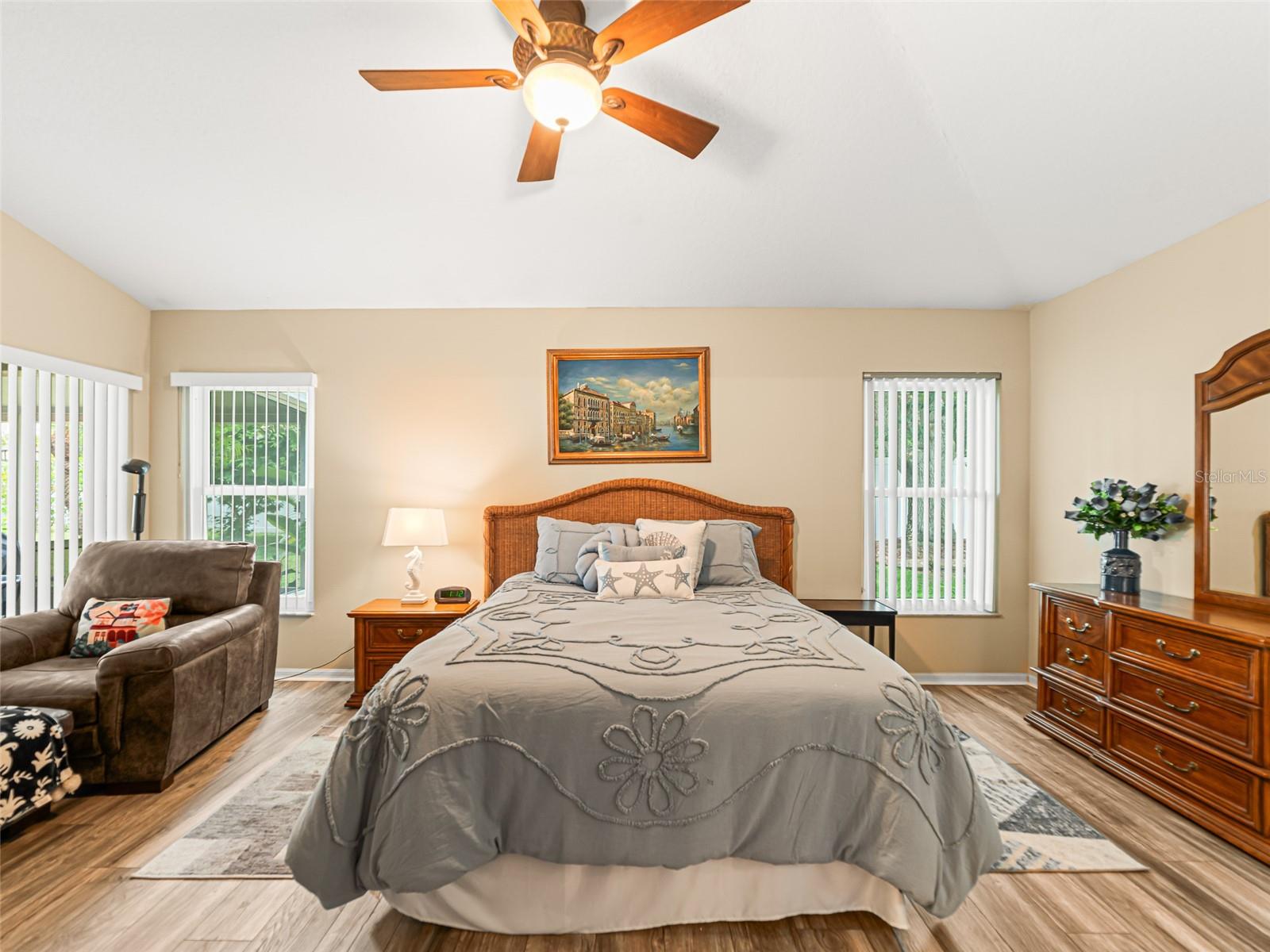 Listing photo id 17 for 9358 Hidden Water Circle