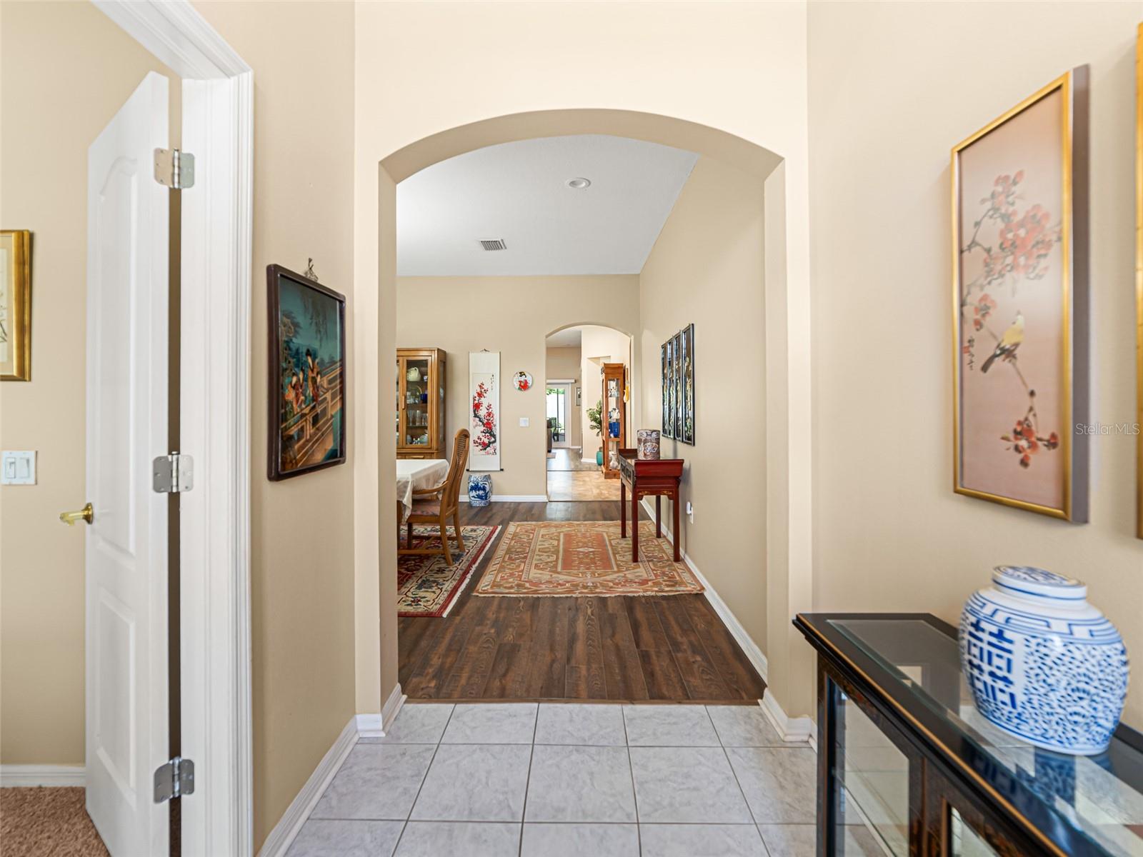Listing photo id 3 for 9358 Hidden Water Circle