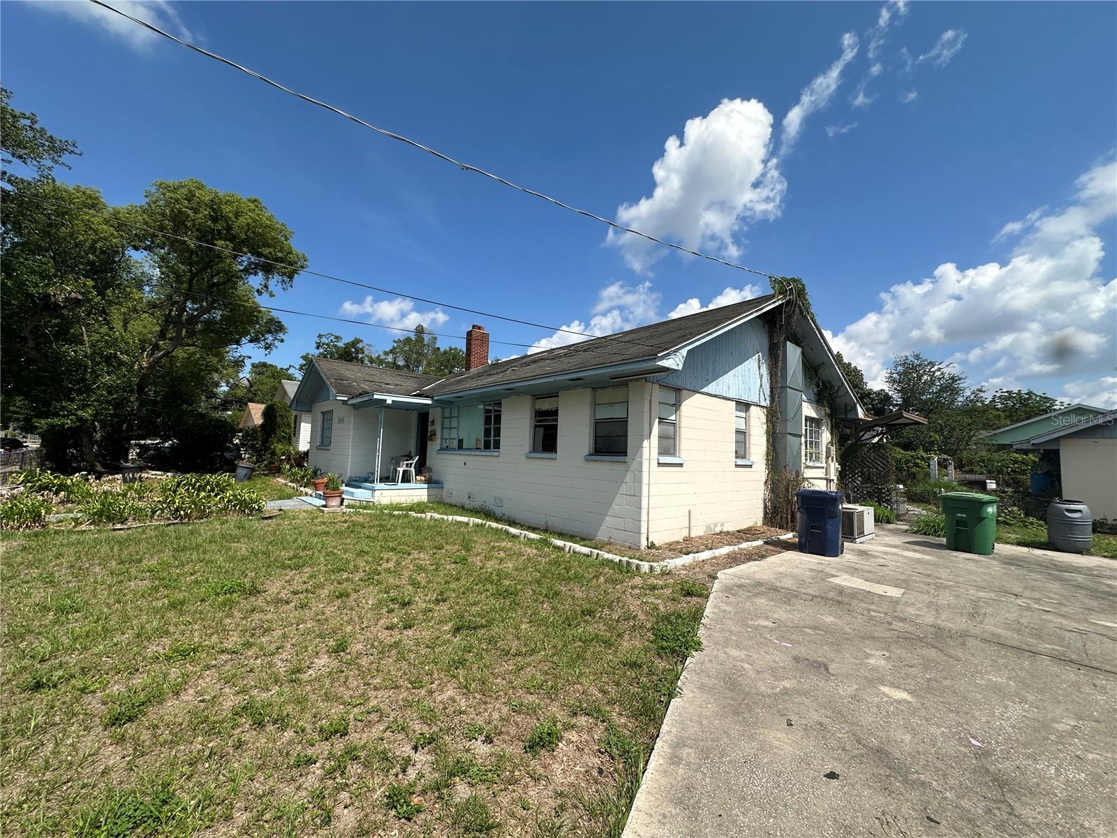 Listing photo id 9 for 1414 Emma Street
