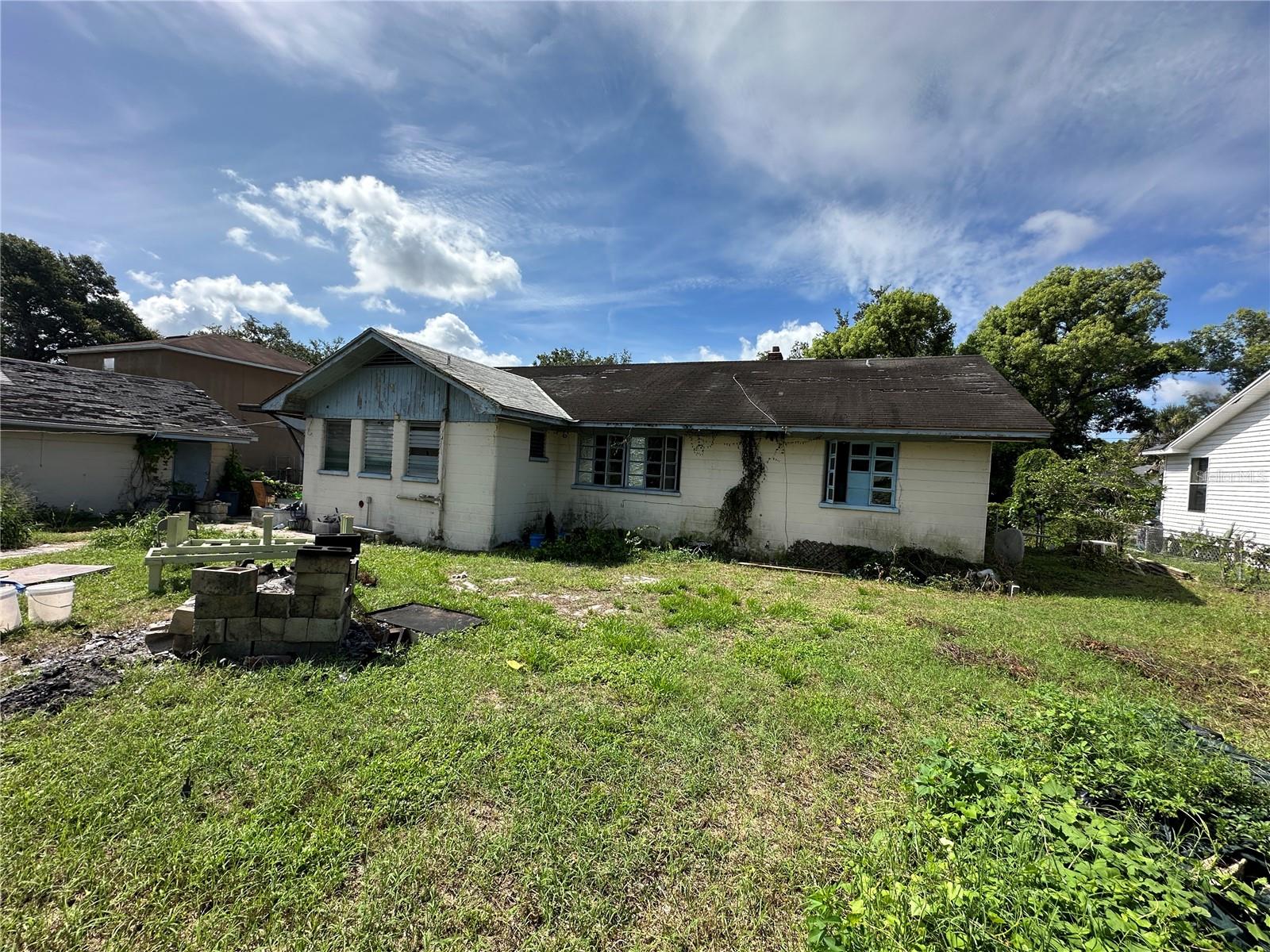 Listing photo id 10 for 1414 Emma Street