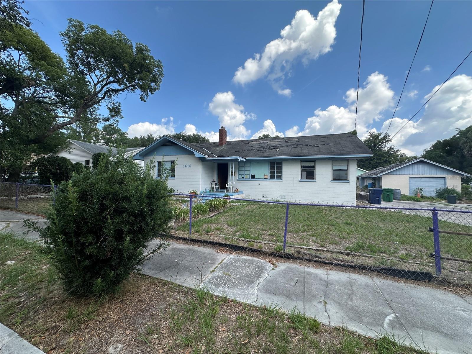 Listing photo id 12 for 1414 Emma Street