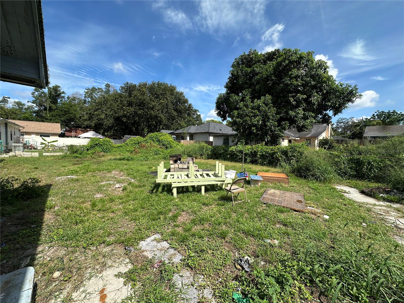 Listing photo id 13 for 1414 Emma Street