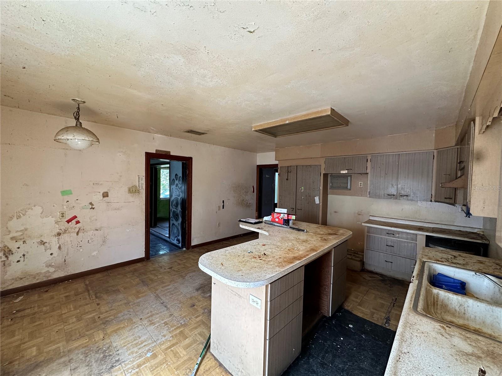 Listing photo id 4 for 1414 Emma Street