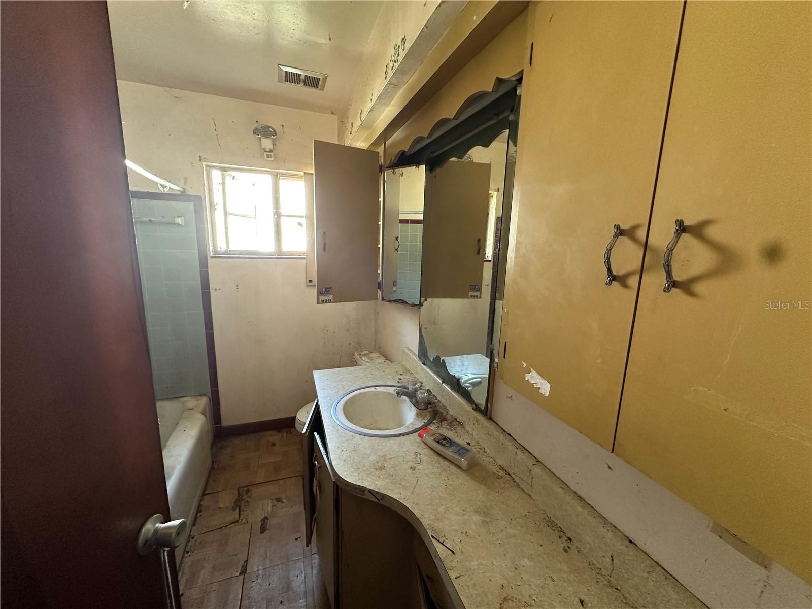Listing photo id 5 for 1414 Emma Street
