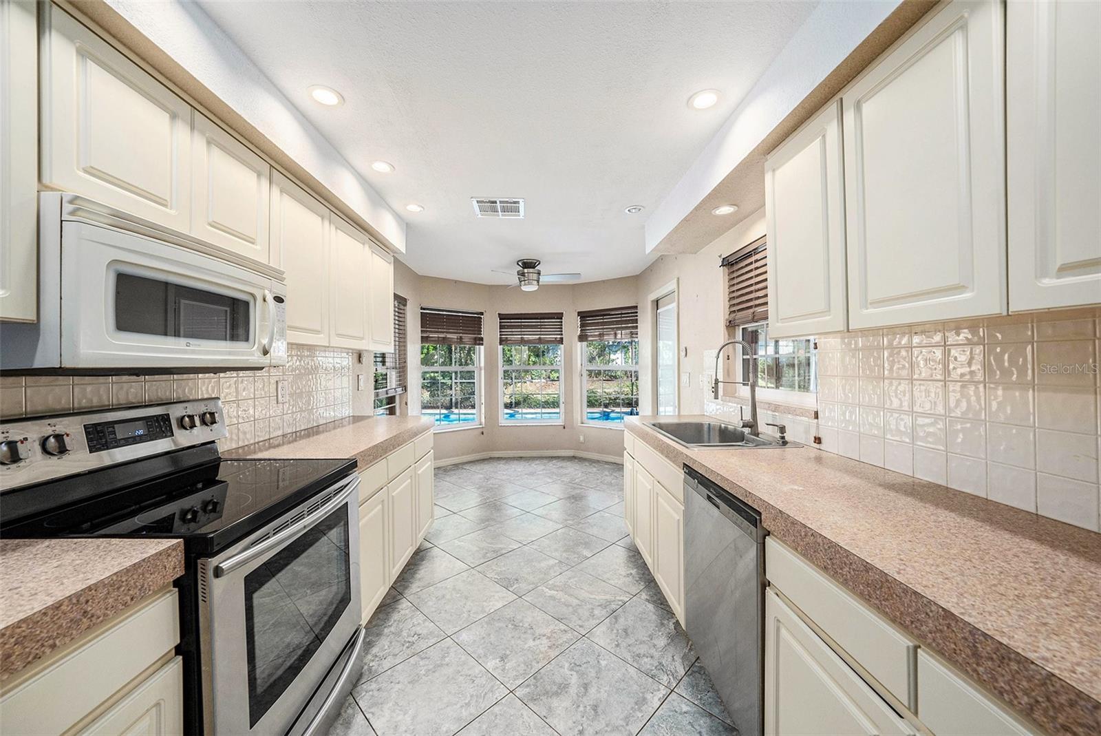 Image 12 of 30 For 1161 Carmona Avenue