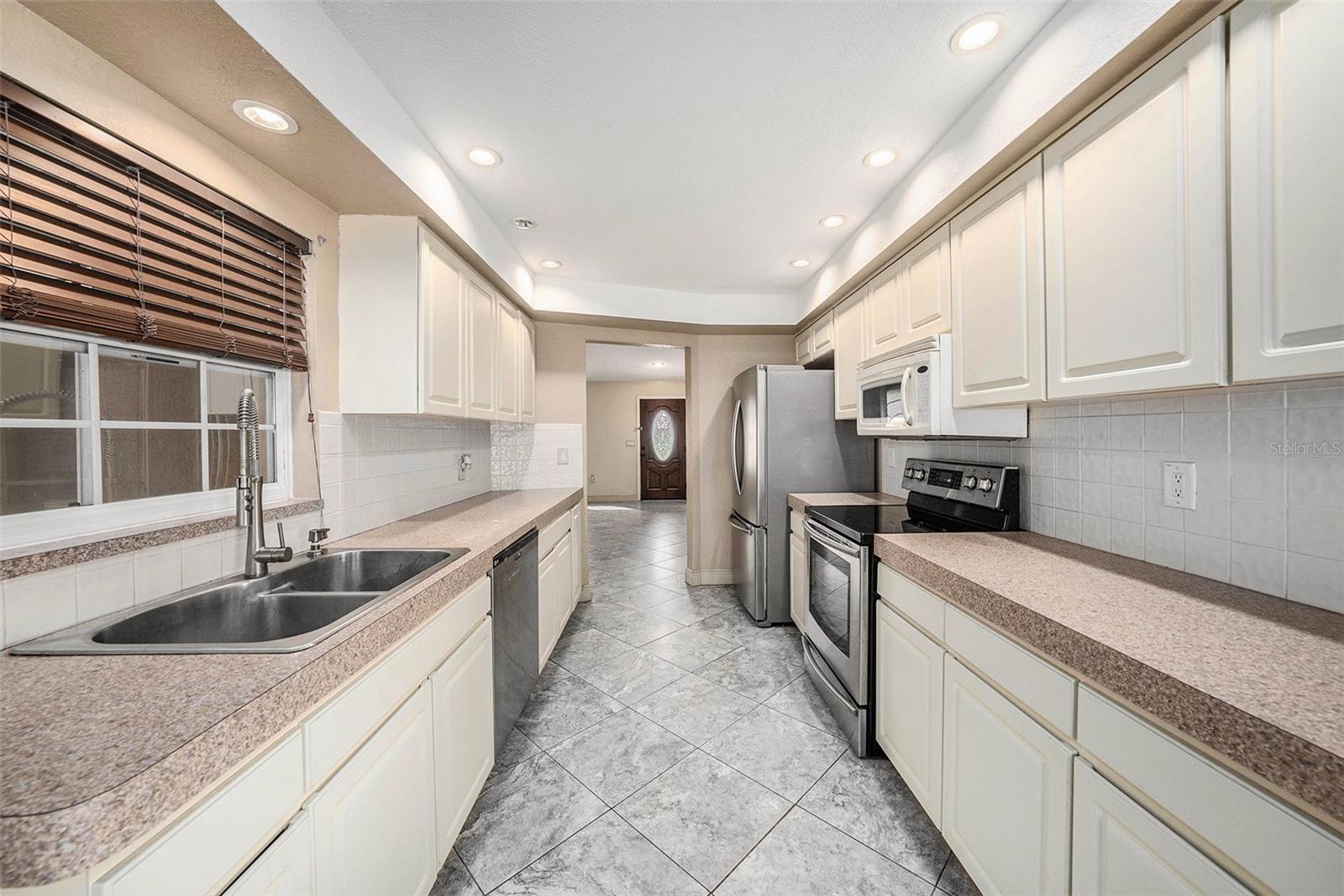 Image 13 of 30 For 1161 Carmona Avenue