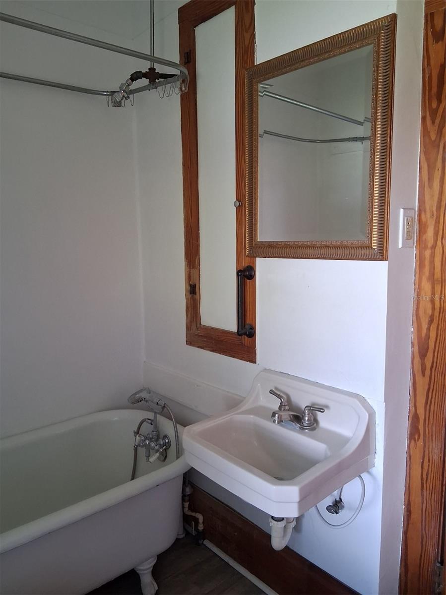 Image 4 of 14 For 472 Clearwater Largo Road N