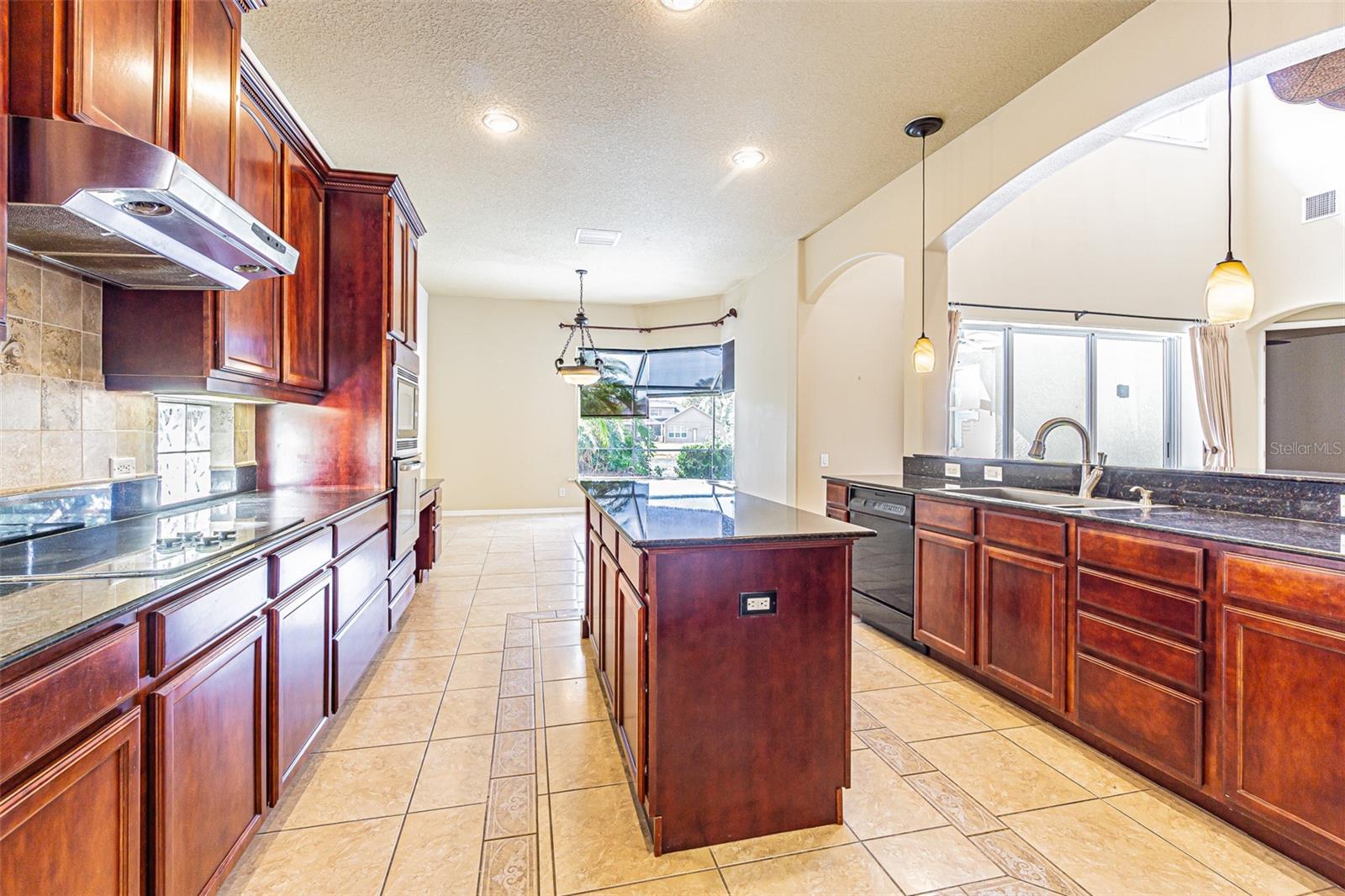 Listing photo id 27 for 3015 Northfield Drive