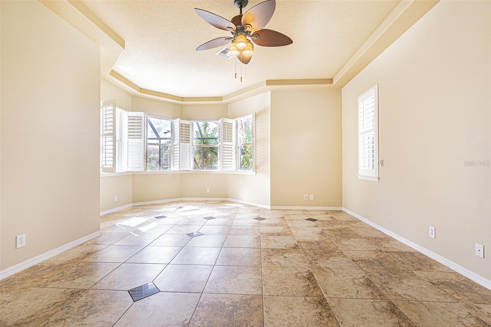 Listing photo id 31 for 3015 Northfield Drive