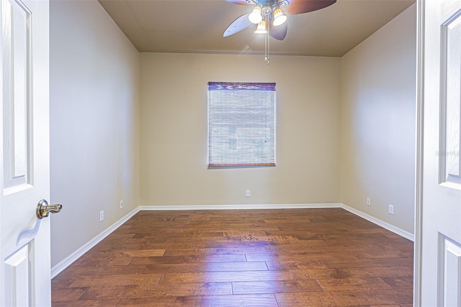 Listing photo id 33 for 3015 Northfield Drive