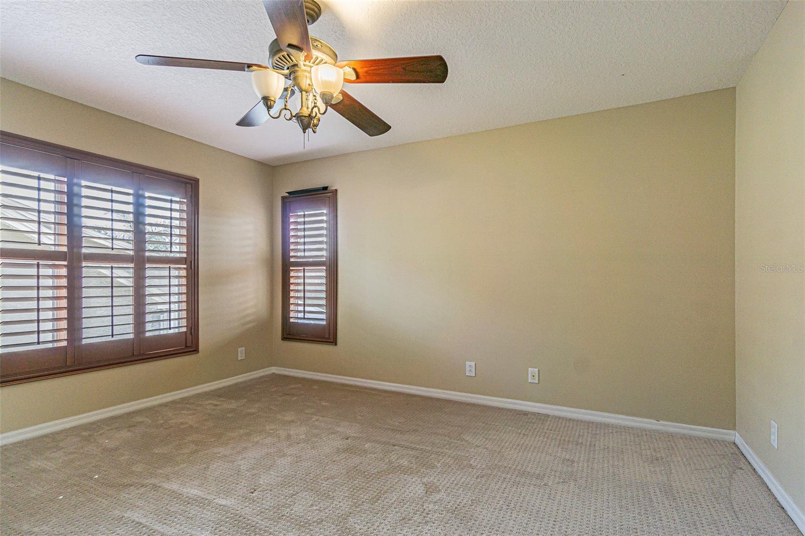 Listing photo id 42 for 3015 Northfield Drive